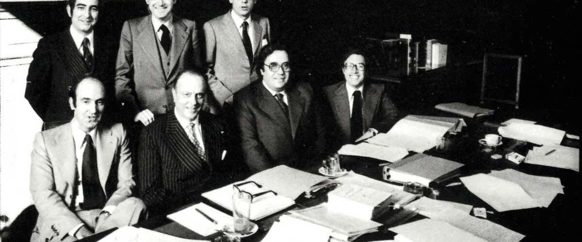 https://uncatolicoperplejo.com/la-constitucion-espanola-de-1978-se-escribio-en-una-logia-masonica/