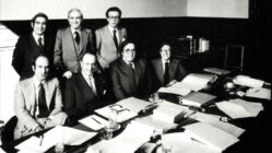 https://uncatolicoperplejo.com/la-constitucion-espanola-de-1978-se-escribio-en-una-logia-masonica/